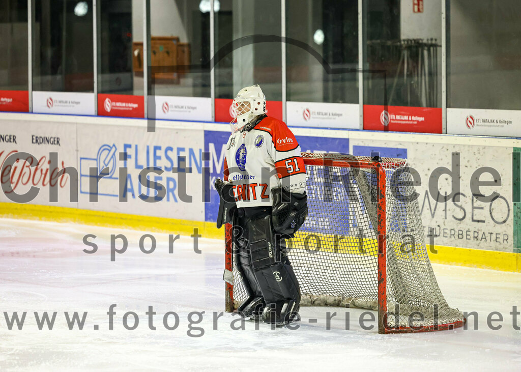 2022-12-02_001_TSV_Erding_gegen_EV_Pegnitz | Erding, Deutschland, 02.12.2022:
Eishockey, Bayernliga 2022 / 2023, 17. Spieltag, TSV Erding gegen EV Pegnitz, Endergebnis: 9:3

Torwart Filip Rieger (EV Pegnitz, #51)

Foto: Christian Riedel / fotografie-riedel.net
