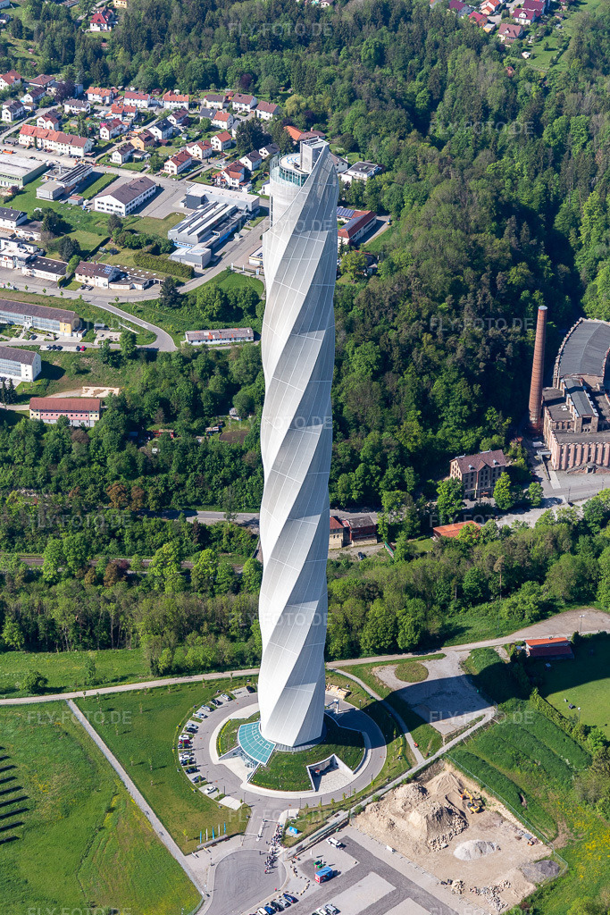 Luftbild: Turm thyssenkrupp Testturm für Expressaufzüge am Berner Feld. Das neue Wahrzeichen der Kleinstadt Rottweil ist derzeit höchstes Bauwerk in Rottweil im Bundesland Baden-Württemberg in Deutschland. Foto: IMG_114462.jpg vom 30.05.2019 durch Werner Riehm/FLY-FOTO.de