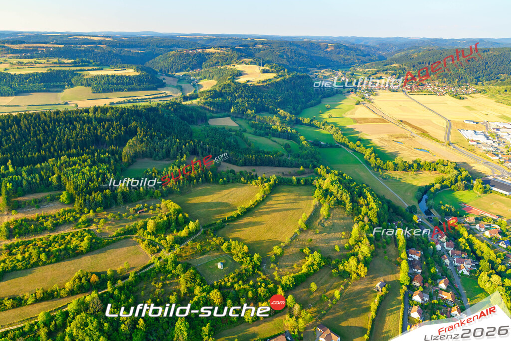 Die Luftbildaufnahme Bild - Marktrodach wurde 2018 mittels Flugzeug (keine Drohne) erstellt. Perfekte Schärfe und Druck- Auflösung- Garantiert!