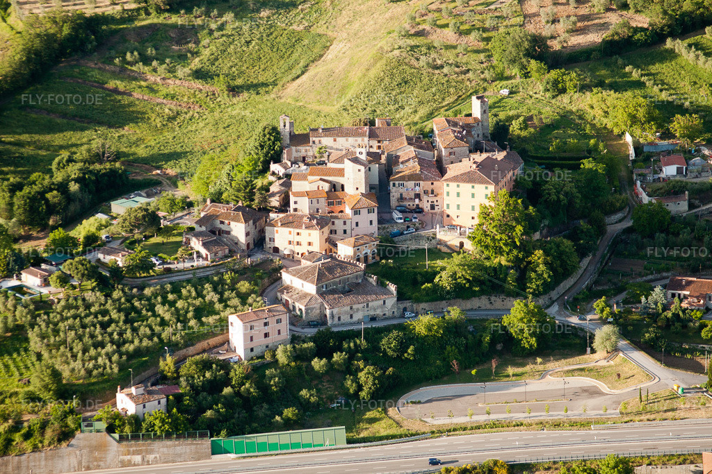 Luftbild: Ortsansicht in Rapolano Terme im Bundesland Siena in Italien. Foto: IMG_28538.jpg vom 03.06.2010 durch Werner Riehm/FLY-FOTO.de