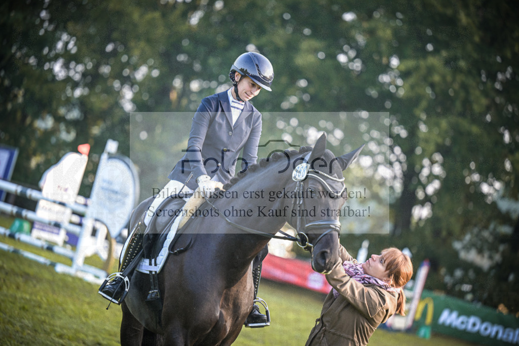 DOS_0053 | Entdecke hochwertige Reitturnierfotos von Foto Oger. Professionell, emotional und authentisch – jetzt Lieblingsmomente im Shop bestellen.Deutschlandweite Turnierfotografie. - Realisiert mit Pictrs.com