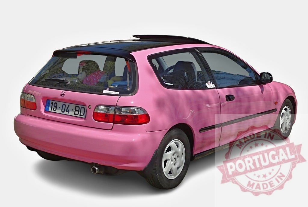 Pink Honda Civic parked, showing tuning potential | Customized pink Honda Civic with sunroof parked, ready for tuning enthusiasts - Realisiert mit Pictrs.com