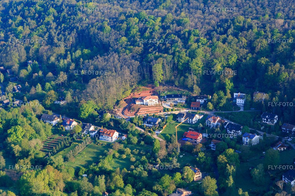 Villa in der Slevogtstraße | Luftbild: Villa in der Slevogtstraße in Leinsweiler im Bundesland Rheinland-Pfalz in Deutschland. Foto: IMG_113866.jpg vom 01.05.2019 durch Werner Riehm/FLY-FOTO.de - Realisiert mit Pictrs.com