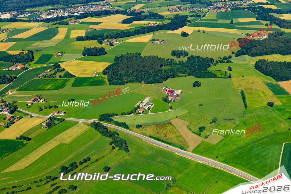 Aktuelles Luftbild von Kay Tittmoning - Die Luftaufnahme wurde 2022 mittels UL-Flugzeug erstellt ( keine Drohne ) - hochauflösende Kamera-Systeme von  Canon -Beste Qualität - Für grossformatige Ausdrucke geeignet. Die Geschenkidee !