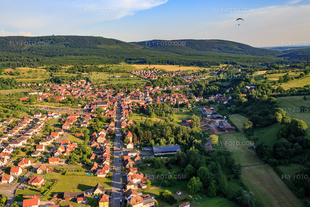Aerial view: Route de Bitche from the north in Lembach in the state Bas-Rhin, France. – Photo: IMG_080276.jpg taken on 06/05/2015 by Werner Riehm/FLY-FOTO.com – Resolution of the original: 4947 x 3298 px