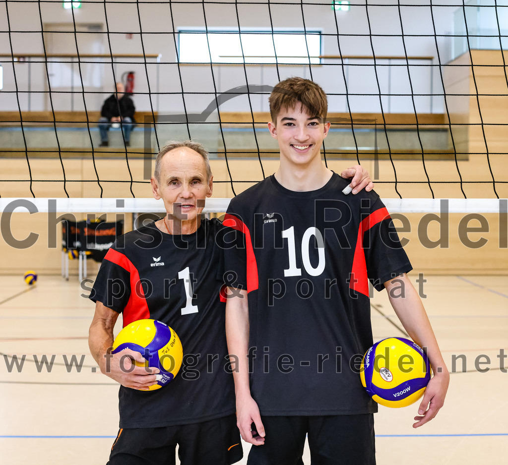 2021-11-27_007_TuS_Oberding_II_gegen_MTV_1881_Ingolstadt_III | Oberding, Deutschland, 27.11.2021:
Volleyball, Kreisliga 2021 / 2022, 5. Spieltag, TuS Oberding II gegen MTV 1881 Ingolstadt III, Endergebnis: 3:2

Andreas Ruß (TuS Oberding, #1), Christian Tiru (TuS Oberding, #10)

Foto: Christian Riedel / fotografie-riedel.net