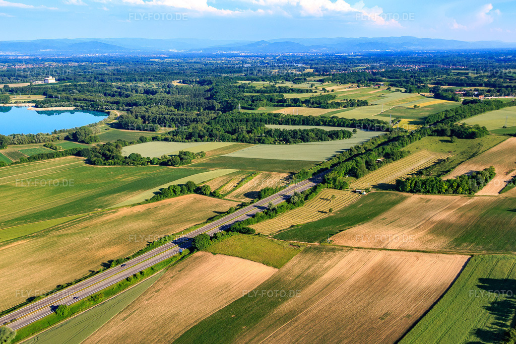 Luftbild: A35 in Scheibenhard im Bundesland Bas-Rhin in Frankreich. – Foto: IMG_080160.jpg vom 05.06.2015 durch Werner Riehm/FLY-FOTO.de – Auflösung des Originals: 5252 x 3502 px