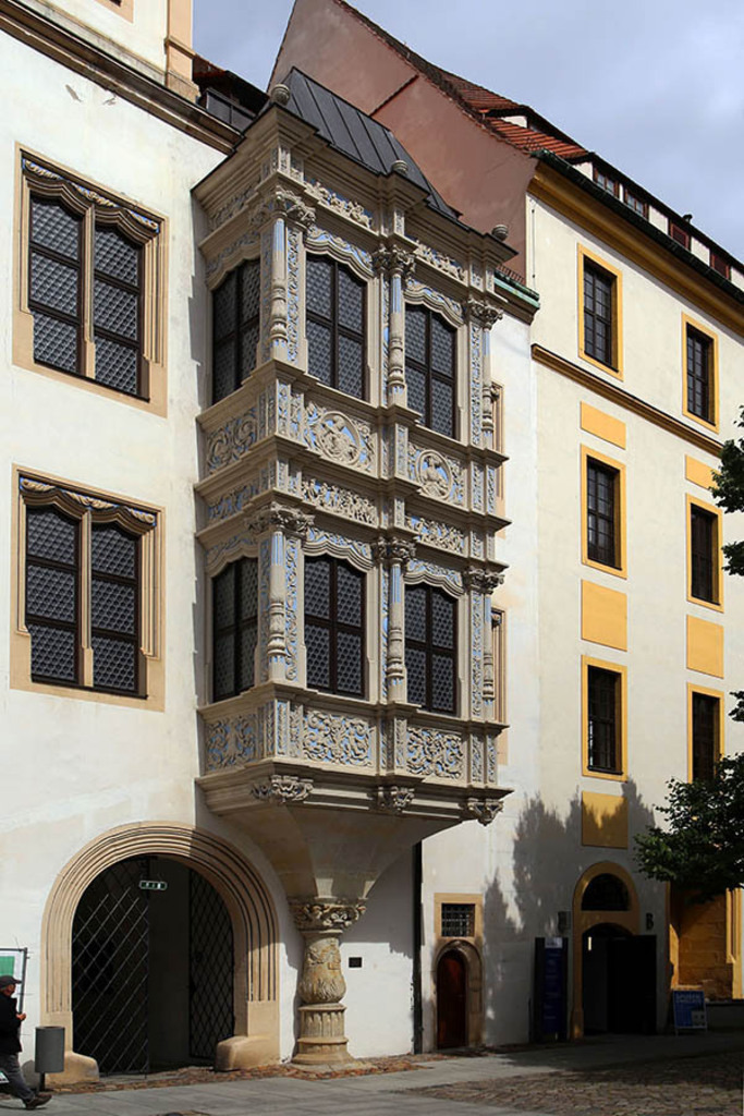 Torgau - Schloss Hartenfels - Der "schöne Erker" | Entdecke über 20 Kategorien Leipzig-Motive: Foto-Downloads, hochwertige Poster, Leinwand- & Fine-Art-Prints. Jetzt Lieblingsfoto im Bildlexikon Leipzig Shop bestellen!
