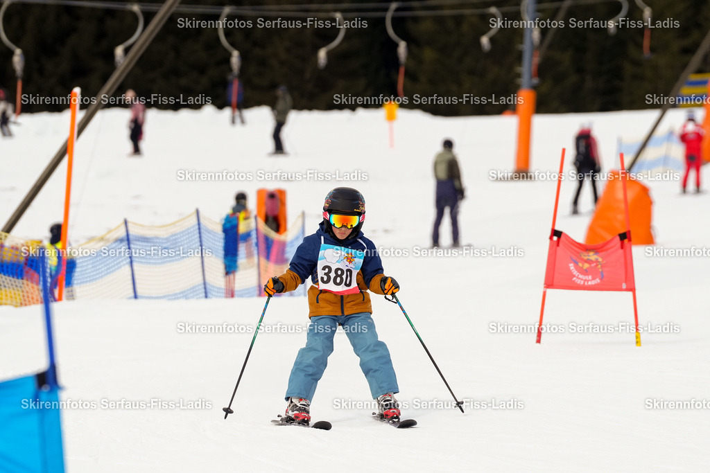 SRF_02.01.2026_0608 | Skirennfotos,Serfaus,Fiss,Ladis,Kinderskirennen,Winter,Tirol,Oberland,skirace,SFL,feelfree,weil wir's genießen,ski,Ski,skifahren,Sonnenplateau, - Realisiert mit Pictrs.com