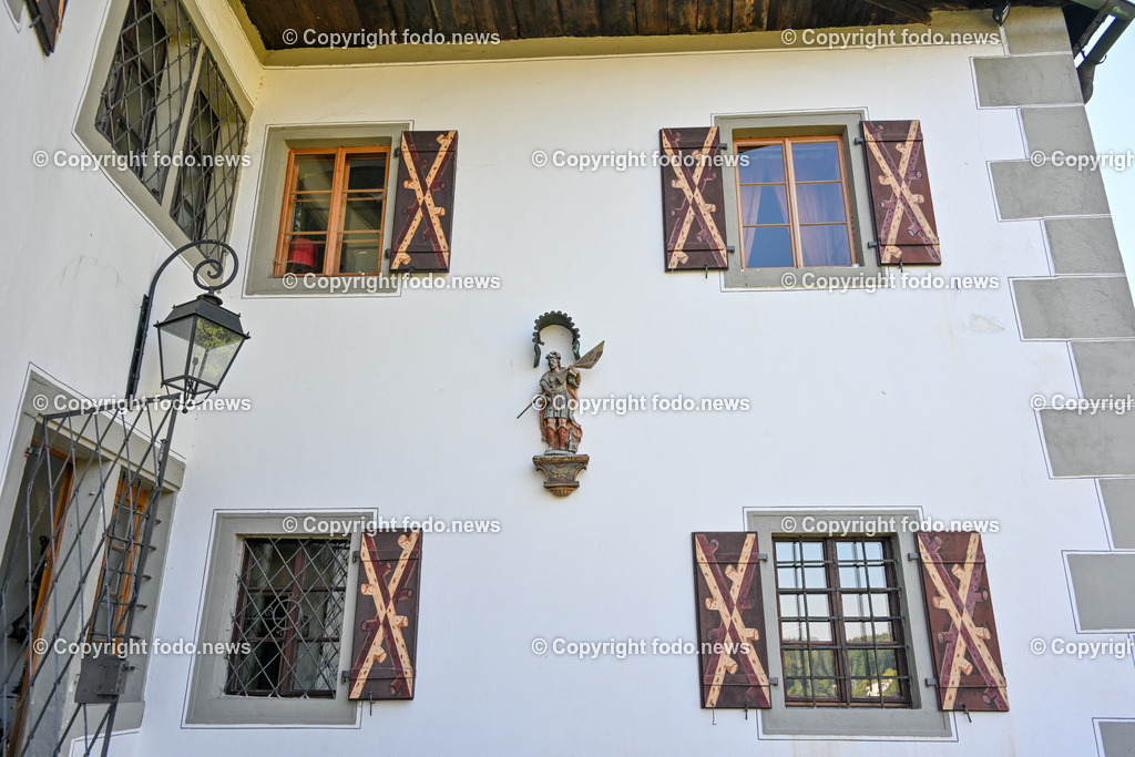 Schloss Schluesslberg_ Spiegelfeld_ 14.08.2023-34 | 14.08.2023, Schluesselberg, AUT, Schloss Schluesselberg, Spiegelfeld, im Bild Hl. Florian an der Wand des Schlosstrakt