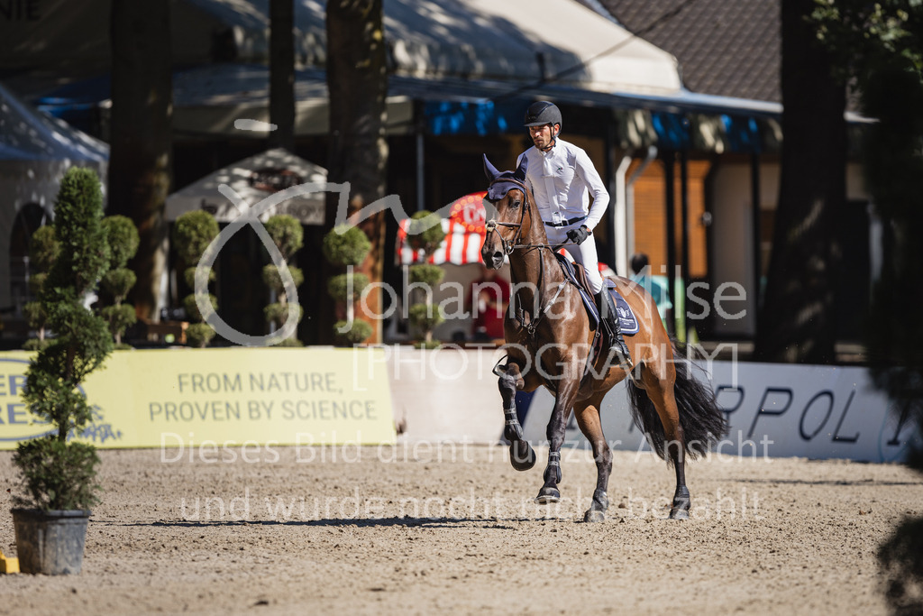 230908_OWLCh_MediumTour-132 | Deine schönsten Turniermomente als professionelle Fotos! Entdecke hochwertige Pferdesport-Fotografie im Online-Shop. Jetzt Fotos finden & bestellen!