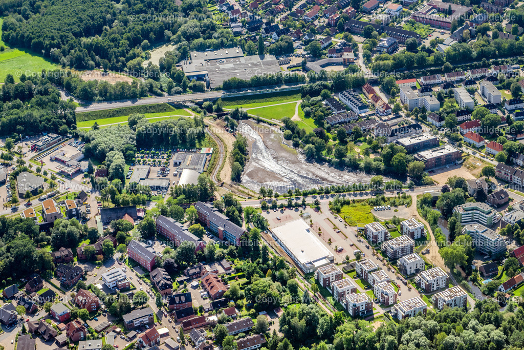 Buxtehude_Este_Mühlenteich_ELS_4104220823 | BUXTEHUDE 22.08.2023 Leerlaufen des Teiches " Mühlenteich " in Buxtehude im Bundesland Niedersachsen, Deutschland. // Draining of the pond "Muehlenteich" in Buxtehude in the state Lower Saxony, Germany. Foto: Martin Elsen