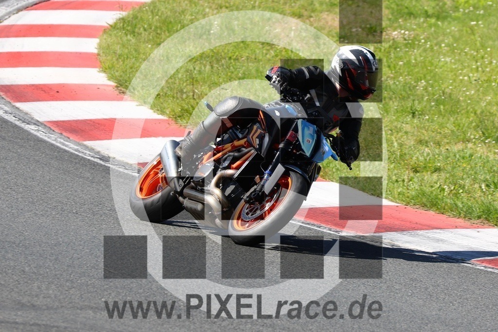 0015-20240610_10481 | Schöne Erinnerungen an spannende Momente - das festzuhalten ist unser Job. PIXELrace.de ist seit 2003 auf den Rennstrecken Europas unterwegs um die Action draußen beim Fahren und die wunderbare Stimmung imm Fahrerlager für euch einzufangen.