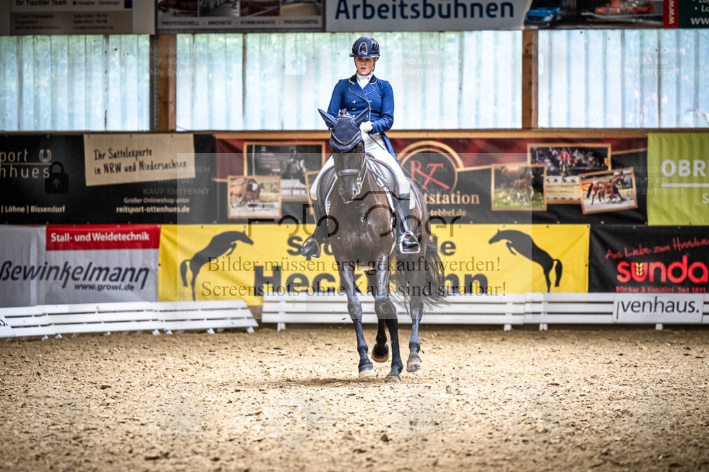 DOS_1585 | Entdecke hochwertige Reitturnierfotos von Foto Oger. Professionell, emotional und authentisch – jetzt Lieblingsmomente im Shop bestellen. - Realisiert mit Pictrs.com