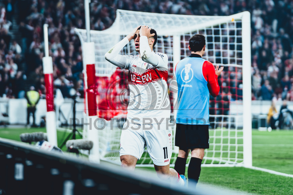 VfB Stuttgart vs. SC Freiburg, Fussball, DFB-Pokal, Halbfinale, 23.04.2026 | Bilal El Khannouss (VfB Stuttgart, #11) ist frustriert da er die Riesengelegenheit liegen gelassen hat,VfB Stuttgart vs. SC Freiburg, Fussball, DFB-Pokal, Halbfinale, 23.04.2026DFB regulations prohibit any use of photographs as image sequences and/or quasi-video
