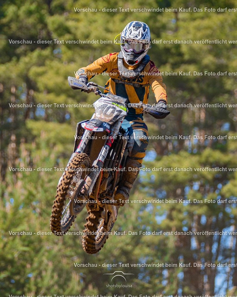 20260501_MCWriezen-3249 | Sportfotografin aus Berlin-Brandenburg mit Fokus auf Motocross. Ich halte deine sportliche Leistung und echte Emotionen auf und neben der Strecke professionell fest. Entdecke die Fotos von deinem Rennen und bestelle sie direkt hier im Shop.