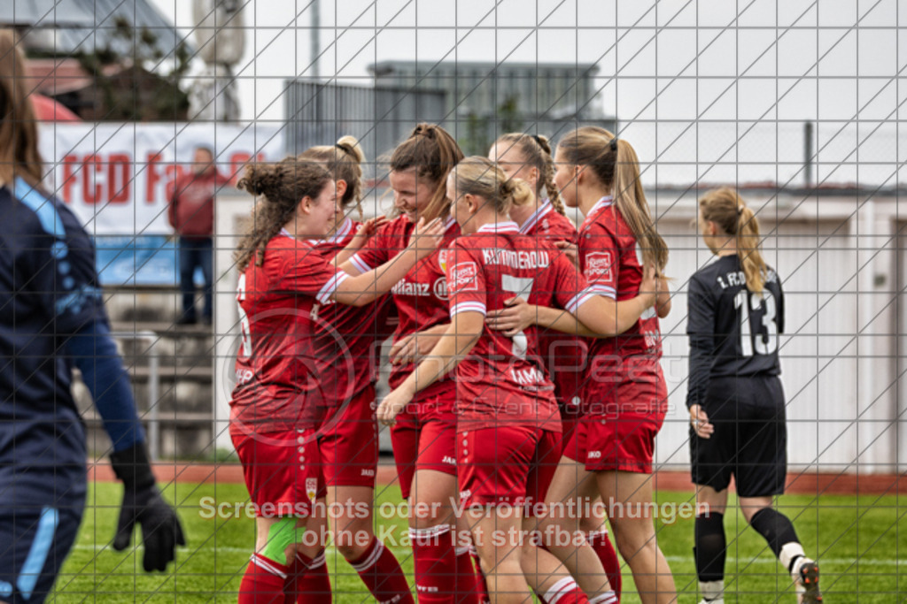 20251012_132240_0386-Bearbeitet | #,1.FC Donzdorf (schwarz) vs. VfB Stuttgart II (rot), Fussball, Frauen-Verbandsliga Württemberg, 05. Spieltag, Saison 2025/2026, Rasenplatz Lautertal Stadion, Süßener Straße 16, 73072 Donzdorf, 12.10.2025 - 13:00 Uhr,Foto: PhotoPeet-Sportfotografie/Peter Harich