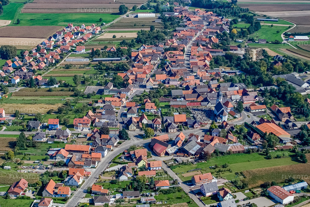 Luftbild: Ortsansicht von Westen in Niederlauterbach im Bundesland Bas-Rhin in Frankreich. – Foto: IMG_13569.jpg vom 28.09.2008 durch Werner Riehm/FLY-FOTO.de – Auflösung des Originals: 3040 x 2026 px