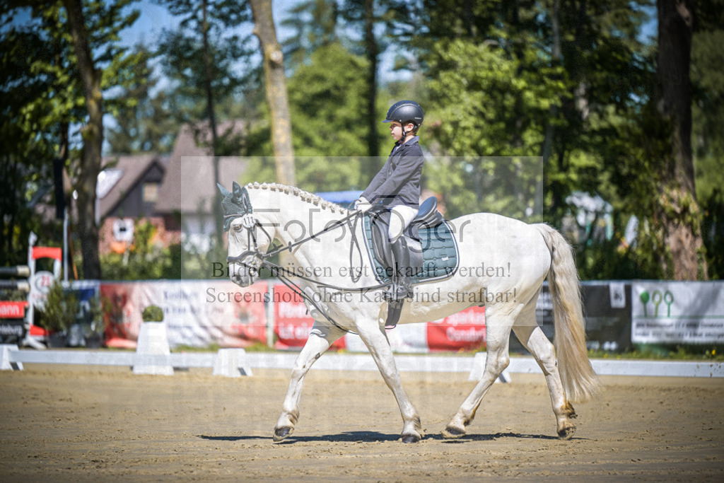 DOS_7962 | Entdecke hochwertige Reitturnierfotos von Foto Oger. Professionell, emotional und authentisch – jetzt Lieblingsmomente im Shop bestellen.Deutschlandweite Turnierfotografie. - Realisiert mit Pictrs.com