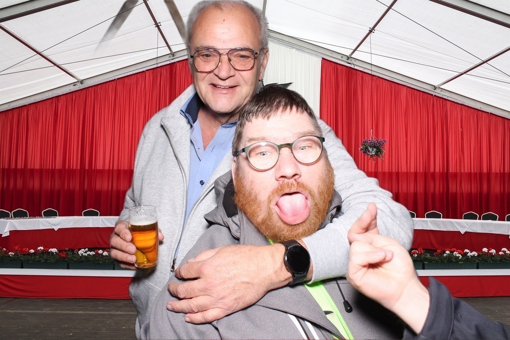 top-top.de 240928-164 | Foto, Video, Fotografie, Videografie, Fotobox, DJ, Discjockey, Musik, Musikbox, Veranstaltung, Photobooth, Amazon, Ebay, Buchtipp, Bestseller, Autor, Verlag, Buch, Wesel, Hamminkeln, NRW, Dinslaken, Rees, Drohne, Hochzeit, Party, Fotobox, Wesel, Fotograf