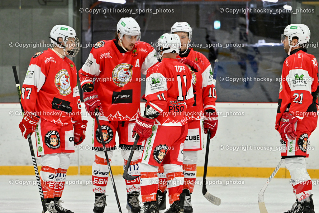ESV Ferlach vs. UECR Eisbären Huben | #87 Piuk Tobias ESV Ferlach, #91 Alagic Adis ESV Ferlach, #11 Toff Nico ESV Ferlach, #10 Zusevics Zintis Nauris ESV Ferlach, #21 Kreuter David ESV Ferlach, ESV Ferlach vs. UECR Eisbären Huben, ESV Ferlach vs. UECR Eisbären Huben am 31.10.2025 in Ferlach (HTC Eishalle Ferlach), Austria, (Photo by Bernd Stefan)