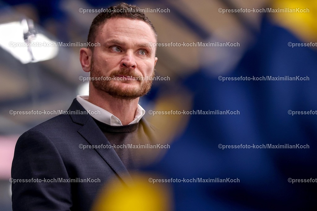 BFX27012601135 | 27.01.2026, Eishockey, Metal Ligaen Denmark, Herning Blue Fox - Frederikshavn White Hawks, KVIK Hockey Arena in Herning, Dänemark: Head Coach  Garth Murray (Blue Fox Herning #hc) gestikulierend am Spielfeldrand  