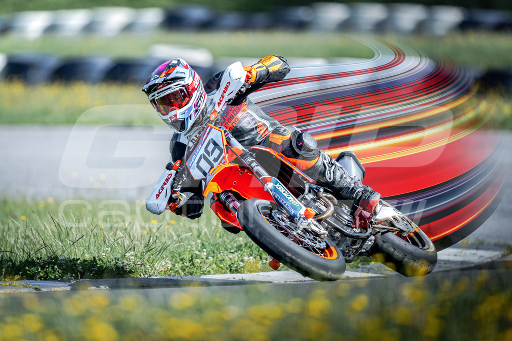 G-Cup + Supermoto Staatsmeisterschaft + Hungarian Supermoto Championship | GRIPcapture steht für authentische Sportfotografie in Österreich – für Momente, die mehr sind als Geschwindigkeit oder Ergebnis. Es geht um Emotion, Spannung, Fokus und den Augenblick, der oft nur einen Wimpernschlag dauert.Ob Motorsport, Teamsport oder 