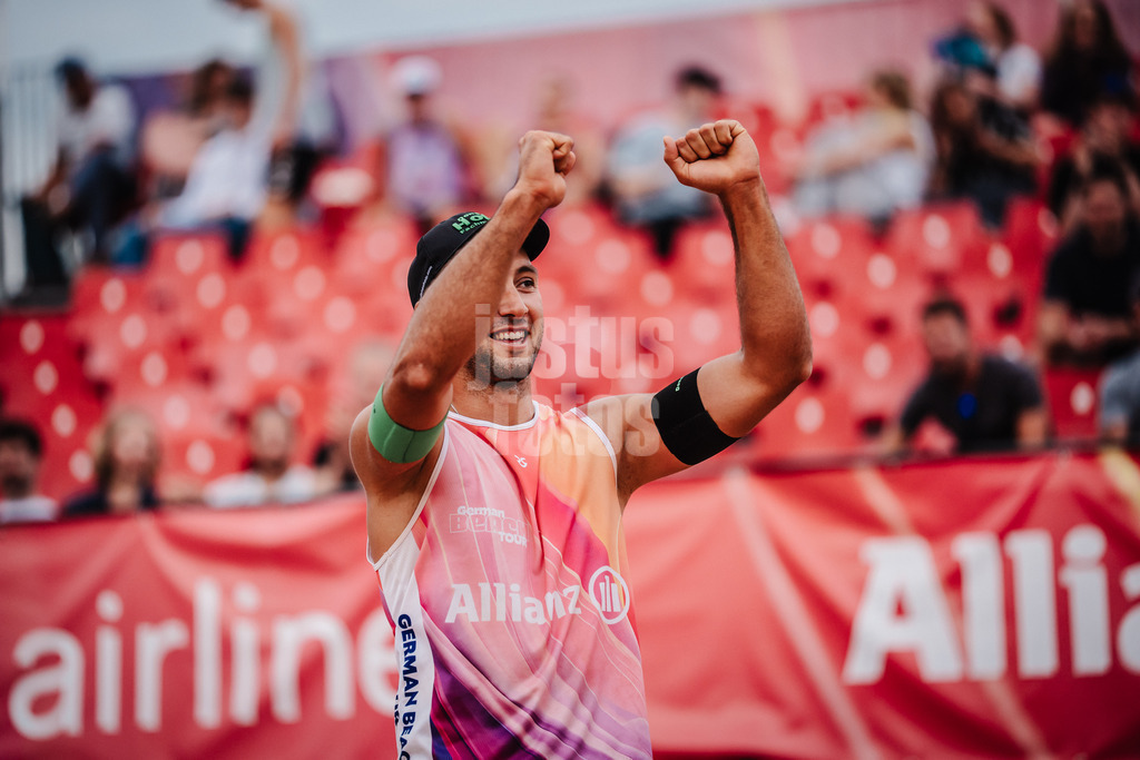 Beachvolleyball | Männer | Allianz German Beach Tour 2025 | Tourstop München | 10.07.2025 | Kim Huber freut sich nach dem Sieg