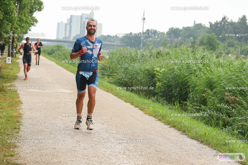 LUR_1692 | 34. M-net Erlanger Triathlon 2025 #erlangertriathlon  #mnettriathlon2025 #mnettriathlon #team #olympischedistanz #mitteldistanz #triathlon #maindonaukanal  #erlangertriathlon2025 #yourpictrs #tv1848 #tv1848erlangen  #triathlonbayern #sportinerlangen #demsportverbunden #sportshot_your_pictrs Copyright: www.sportshot.de