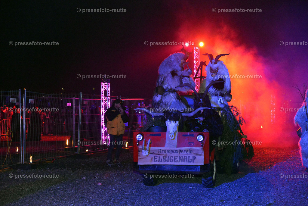 news-2022-Dez03-Krampusumzug-Reutte-WTV_5883 | Info aus dem Bezirk Reutte/Ausserfern Tirol sowie eine umfangreiche Bilddatenbank über die gesamte Region: Lechtal, Talkessel Reutte, Tannheimertal, Zwischentoren. Lech, Plansee, Zugspitze, Grenztunnel, B179, Fernpassstraße, Verkehr, Lawinen, Tradition, - Realisiert mit Pictrs.com