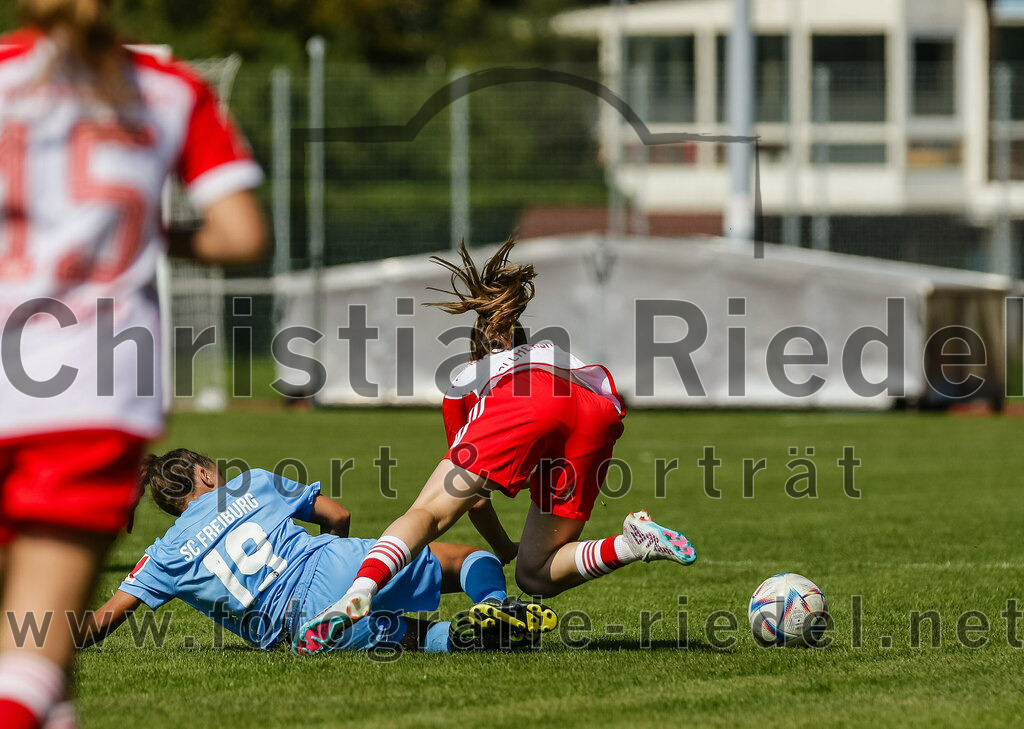 2023-09-09_085_FC_Bayern_Muenchen_gegen_SC_Freiburg | Aschheim, Deutschland, 09.09.2023:
Fußball, B-Juniorinnen-Bundesliga Süd 2023 / 2024, 1. Spieltag, FC Bayern München gegen SC Freiburg, Endergebnis: 4:0

Foto: Christian Riedel / fotografie-riedel.net