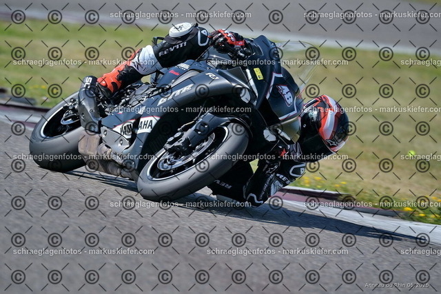 26BT02-0492 | markuskiefer.com - Realisiert mit Pictrs.com