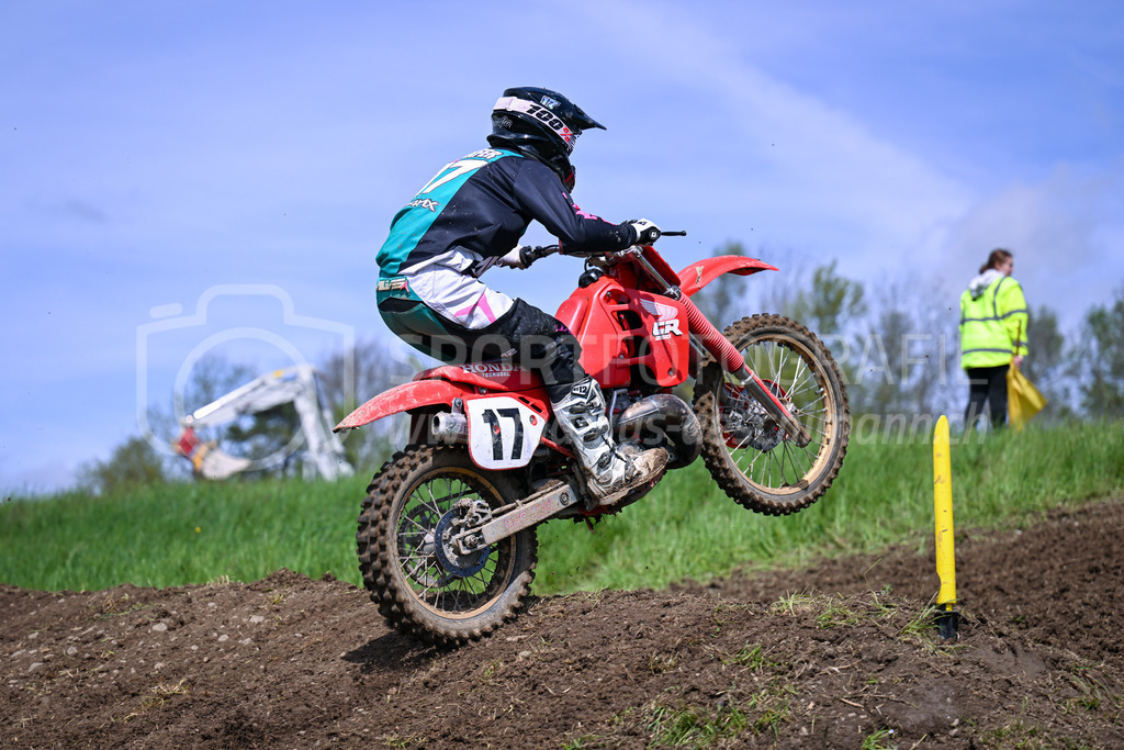 Motocross Schlatt bei Winterthur - 29. April 2023 | #17 Schaefer Nico aus Elsau (CH) auf Honda in der Kategorie Hobby Open am Motocross Schlatt bei Winterthur, 29. April 2023.
Instagram: @mx_schlatt | @mc_wila | @sam_schweiz
Bild: Sportfotografie Markus Aeschimann | www.markus-aeschimann.ch - Realisiert mit Pictrs.com