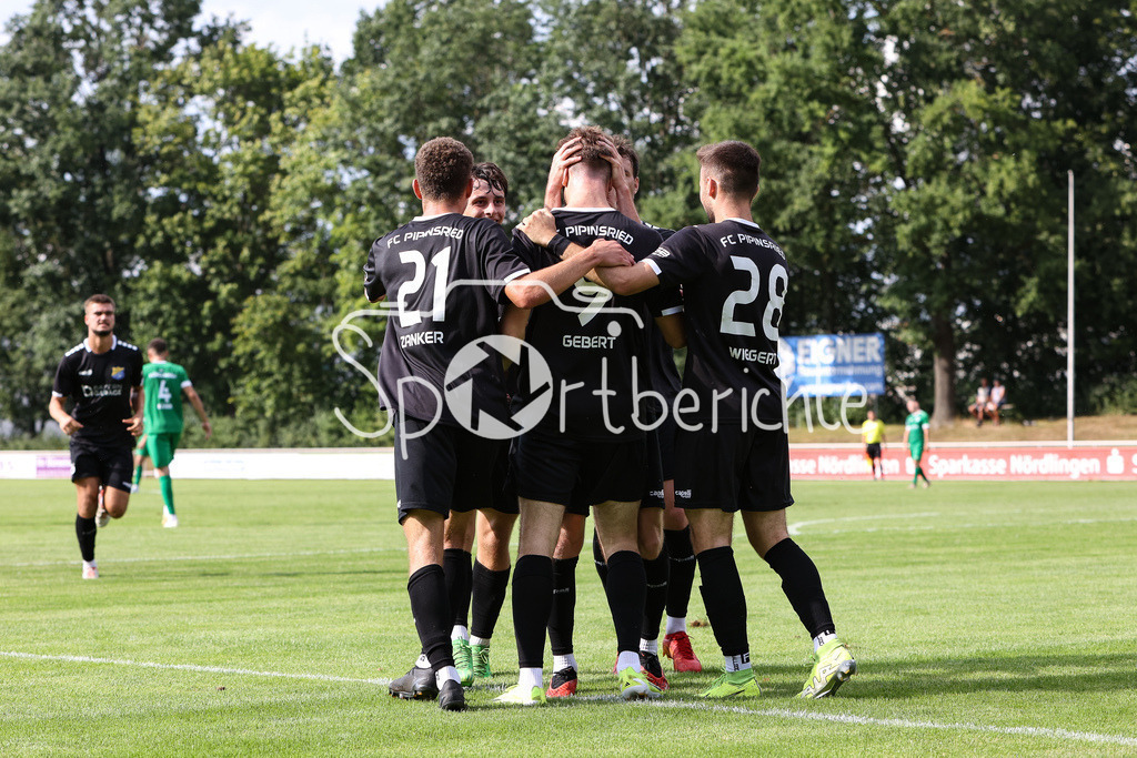 TSV 1861 Nördlingen - FC Pipinsried | Jubel nach dem Treffer zum 1-2 druch Florian GEBERT (FCP #9)