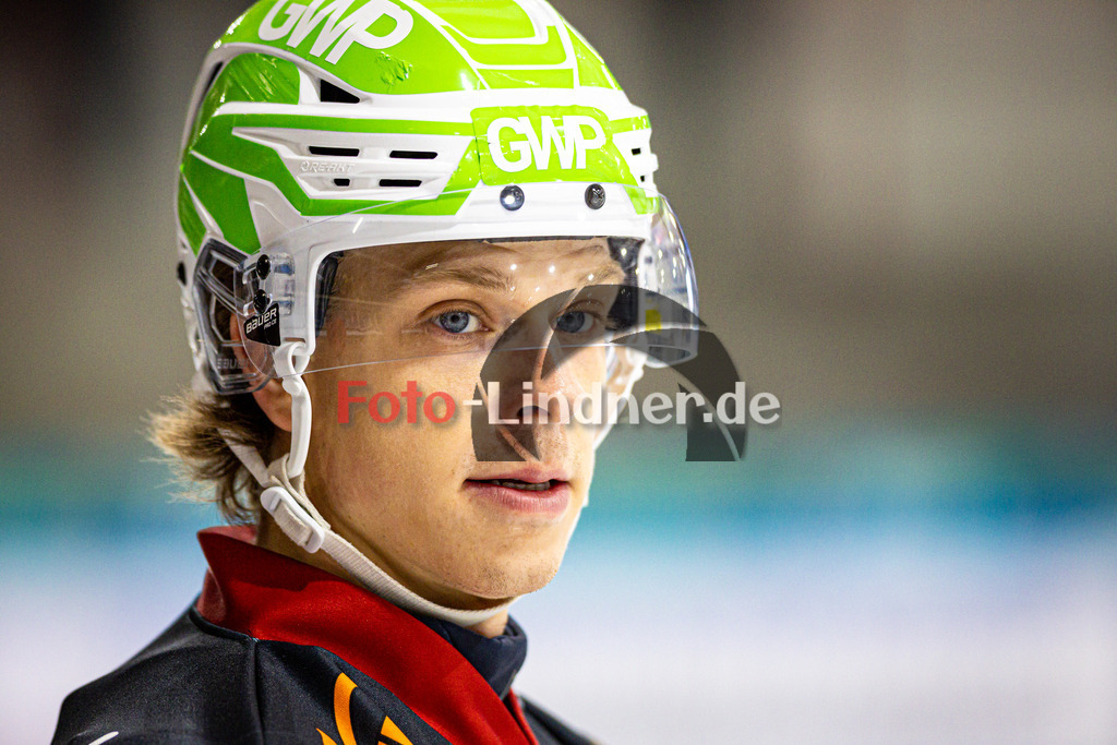 Peißenberg MINERS gegen ERV Schweinfurt | Eishockey Bayernliga 2025/26 Vorrunde 15. Spieltag, Peißenberg MINERS gegen ERV Schweinfurt, 20251130,Ryan MURPHY (MINERS 15) Portrait,2025-11-30 in Peißenberg (flatbuy Arena Peißenberg), Ryan MURPHY (MINERS 15)Copyright: WolfgangxLindner www.foto-lindner.de