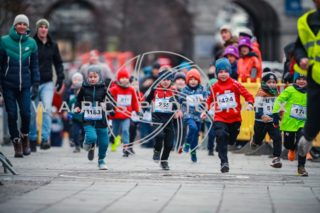 SILVESTERLAUF LINZ 25 | Linz, AUSTRIA, 31. Dezember 25, TRIRUN SILVESTERLAUF LINZ 25 , Image shows: 
Photo: WAPICS / BINDER Manuel