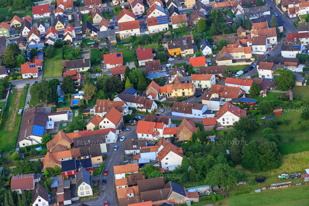 Luftbild: Eichstraße von Südwesten in Minfeld im Bundesland Rheinland-Pfalz in Deutschland. Foto: IMG_090271.jpg vom 26.06.2016 durch Werner Riehm/FLY-FOTO.de