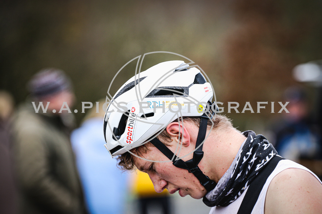 ..... | AUSTRIA, 24.11.24, 3.Radquerfeldein GP um das Sportzentrum Gunskirchen Image shows: Photo: Wapics / Andreas Willdoner