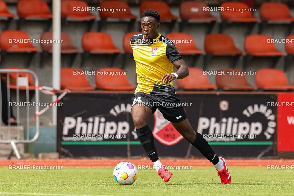 1_SVSKFC_20250726_0322.JPG -  - SV Schermbeck - KFC Uerdingen  - Testspiel | Schermbeck, Deutschland, 26.07.25: Kingsley Helmut Marcinek (KFC Uerdingen) in Aktion, am Ball, Einzelaktion während des Testspiel Spiels zwischen SV Schermbeck - KFC Uerdingen  in der Volksbank Arena am 26. July 2025 in Schermbeck, Deutschland. (Foto von Stefan Brauer/Brauer-Fotoagentur)