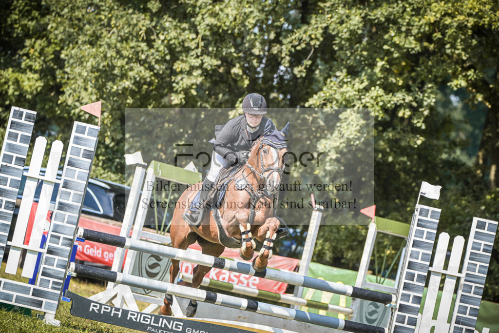 DOS_1580 | Entdecke hochwertige Reitturnierfotos von Foto Oger. Professionell, emotional und authentisch – jetzt Lieblingsmomente im Shop bestellen.Deutschlandweite Turnierfotografie. - Realisiert mit Pictrs.com