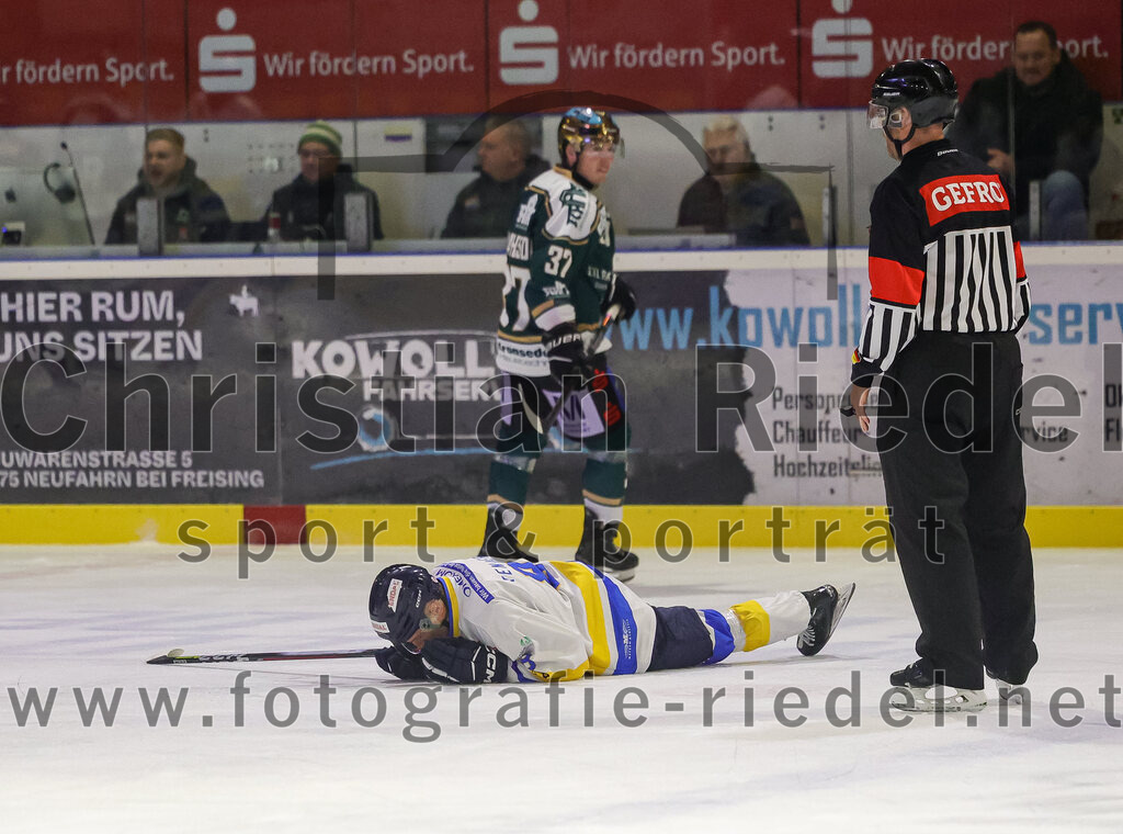 2025-12-05_140_TSV_Erding_gegen_Stuttgart_Rebels | Erding, Deutschland, 05.12.2025:Eishockey, Oberliga Süd 2025 / 2026, 23. Spieltag, TSV Erding gegen Stuttgart Rebels, Endergebnis: 5:6Florian Renner (Stuttgart Rebels, #8)Foto: Christian Riedel / fotografie-riedel.net