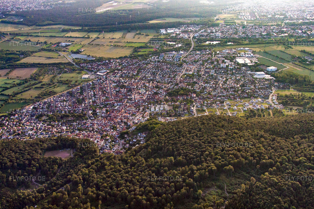 Luftbild: Ortsansicht von Osten in Nußloch im Bundesland Baden-Württemberg in Deutschland. Foto: IMG_66380.jpg vom 30.05.2014 durch Werner Riehm/FLY-FOTO.de