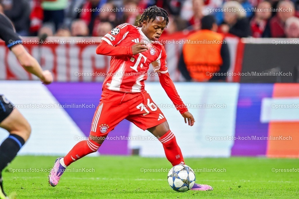 UCL22102501164 | 22.10.2025, Fußball, UEFA Champions League, FC Bayern München - Club Brügge, Allianz Arena, Saison 2025 2026: Wisdom Mike&nbsp;(FC Bayern Muenchen #36)Regulations prohibit any use of photographs as image sequences and or quasi-video.