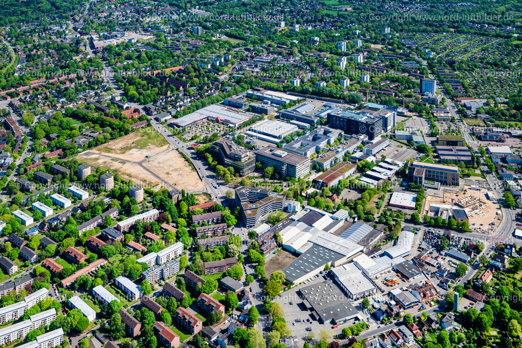 Hamburg_Bramfeld_Otto_ELS_3407010525 | HAMBURG 01.05.2025 Büro- und Geschäftshaus- Ensemble an der Werner-Otto-Straße in Hamburg, Deutschland. Weiterführende Informationen bei: Otto (GmbH & Co KG). // Office building - Ensemble on Werner-Otto-Strasse in Hamburg, Germany. Further information at: Otto (GmbH & Co KG). Foto: Martin Elsen