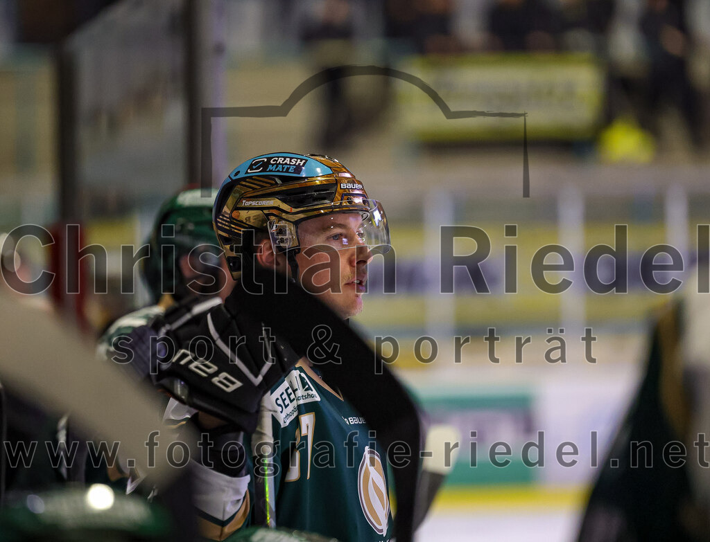 2025-11-02_048_TSV_Erding_gegen_EV_Fuessen | Erding, Deutschland, 02.11.2025:Eishockey, Oberliga Süd 2025 / 2026, 15. Spieltag, TSV Erding gegen EV Füssen, Endergebnis: 2:6Thomas Matheson (Erding Gladiators, #37)Foto: Christian Riedel / fotografie-riedel.net