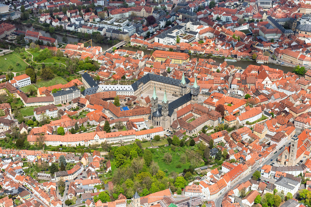 dr__0095640.jpg | BAMBERG 28.04.2022 Altstadtbereich und Innenstadtzentrum in Bamberg im Bundesland Bayern, Deutschland. // Old Town area and city center in Bamberg in the state Bavaria, Germany. Foto: Daniel Reiter