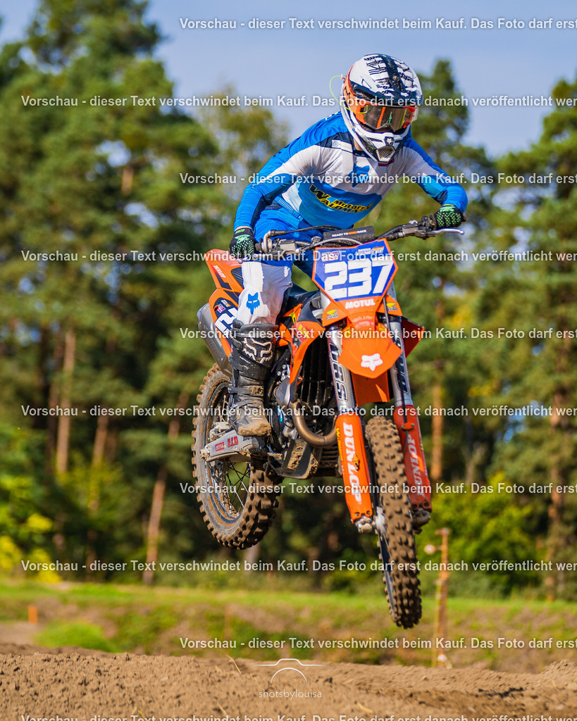09_20_LM_Schenkenhorst-8107 | Sportfotografin aus Berlin-Brandenburg mit Fokus auf Motocross. Ich halte deine sportliche Leistung und echte Emotionen auf und neben der Strecke professionell fest. Entdecke die Fotos von deinem Rennen und bestelle sie direkt hier im Shop.