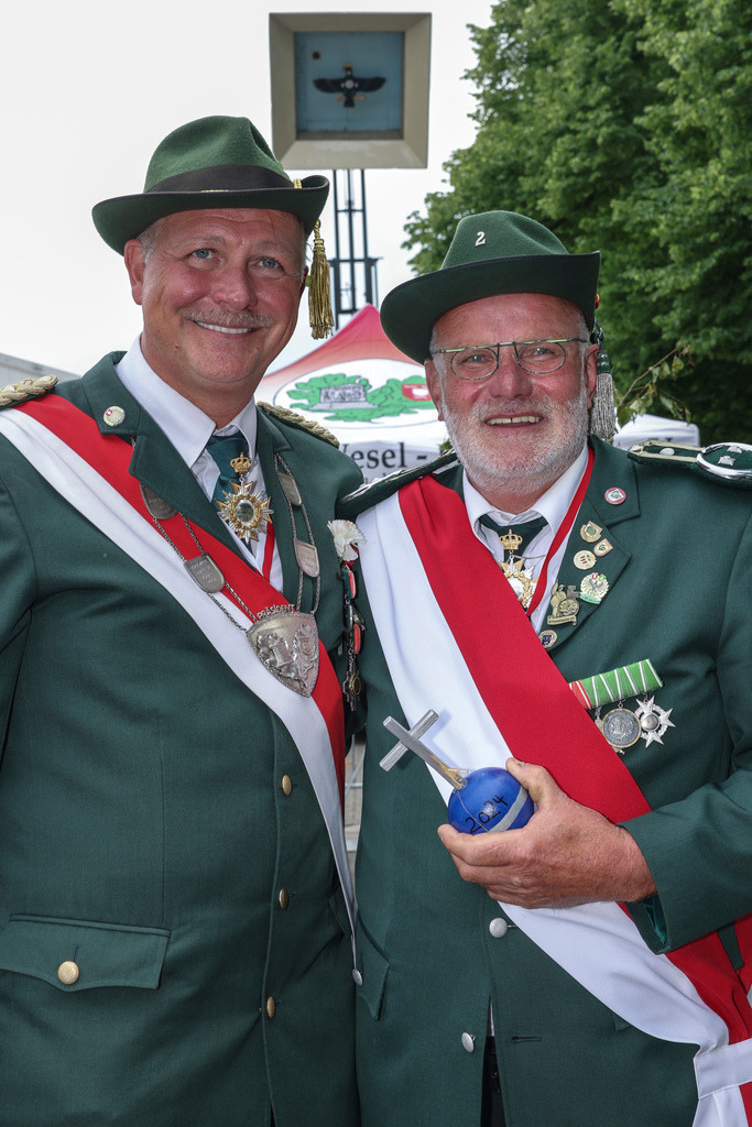 top-top.de 240601-097 | Foto, Video, Fotografie, Videografie, Fotobox, DJ, Discjockey, Musik, Musikbox, Veranstaltung, Photobooth, Amazon, Ebay, Buchtipp, Bestseller, Autor, Verlag, Buch, Wesel, Hamminkeln, NRW, Dinslaken, Rees, Drohne, Hochzeit, Party, Fotobox, Wesel, Fotograf