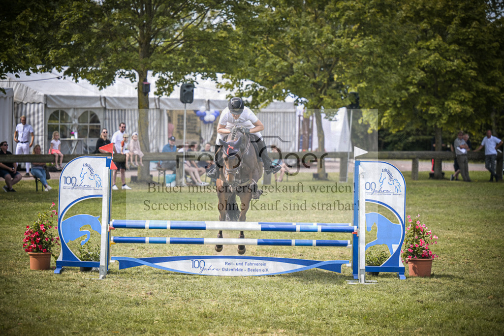 DOS_6659 | Entdecke hochwertige Reitturnierfotos von Foto Oger. Professionell, emotional und authentisch – jetzt Lieblingsmomente im Shop bestellen.Deutschlandweite Turnierfotografie. - Realisiert mit Pictrs.com
