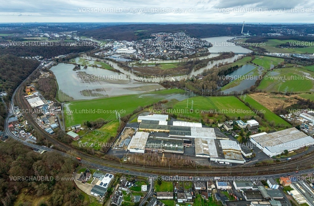 Wetter231201749Ruhr-topaz | Luftbild, Ruhrhochwasser, Weihnachtshochwasser 2023, Fluss Ruhr tritt nach starken Regenfällen über die Ufer, Überschwemmungsgebiet Ruhraue und Obergraben In den Weiden, Harkortsee mit Stadtansicht Wetter, Vorhalle, Hagen, Ruhrgebiet, Nordrhein-Westfalen, Deutschland